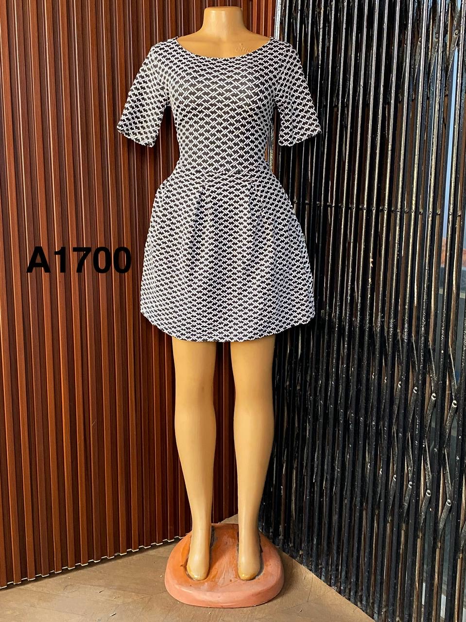 Size8 M1700