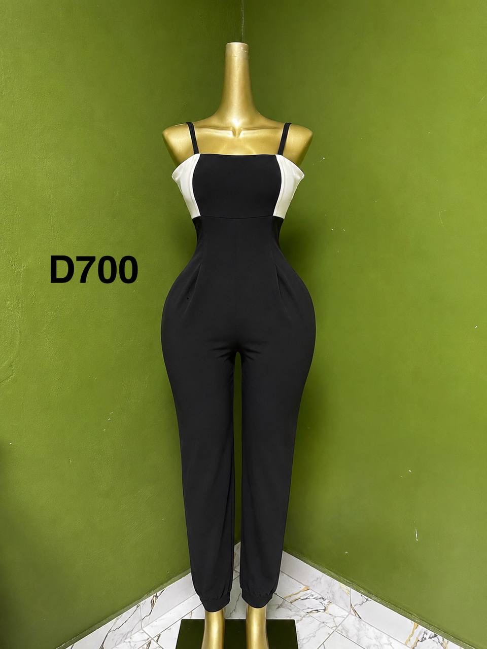 Size6 D700